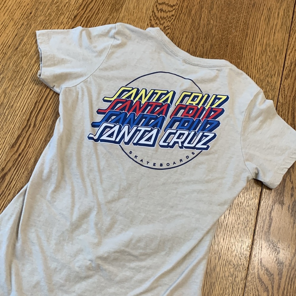 👱‍♀️2 items/$10👱‍♀️ Santa Cruz T-shirt S